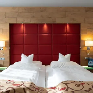 Hotel Steiner, Großheirath