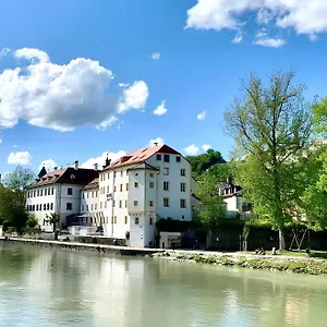 Hotel Schloss Ort, Pasawa